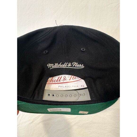 Mitchell & Ness Brooklyn Nets NBA Black & Grey embroidered SnapBack hat - Picture 3 of 7